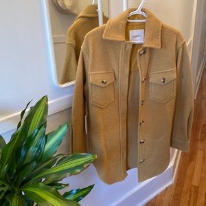 Aritzia Wilfred Ganna shirt jacket in cairo gold